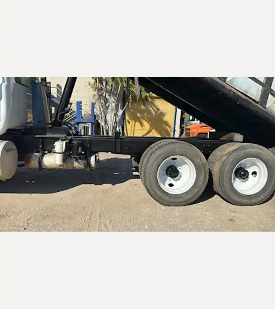 2001 Mack RD688 Dump Truck Tandem Axle - Mack Dump Trucks - mack-dump-trucks-rd688-dump-truck-tandem-axle-3cbba2d2-6.jpeg