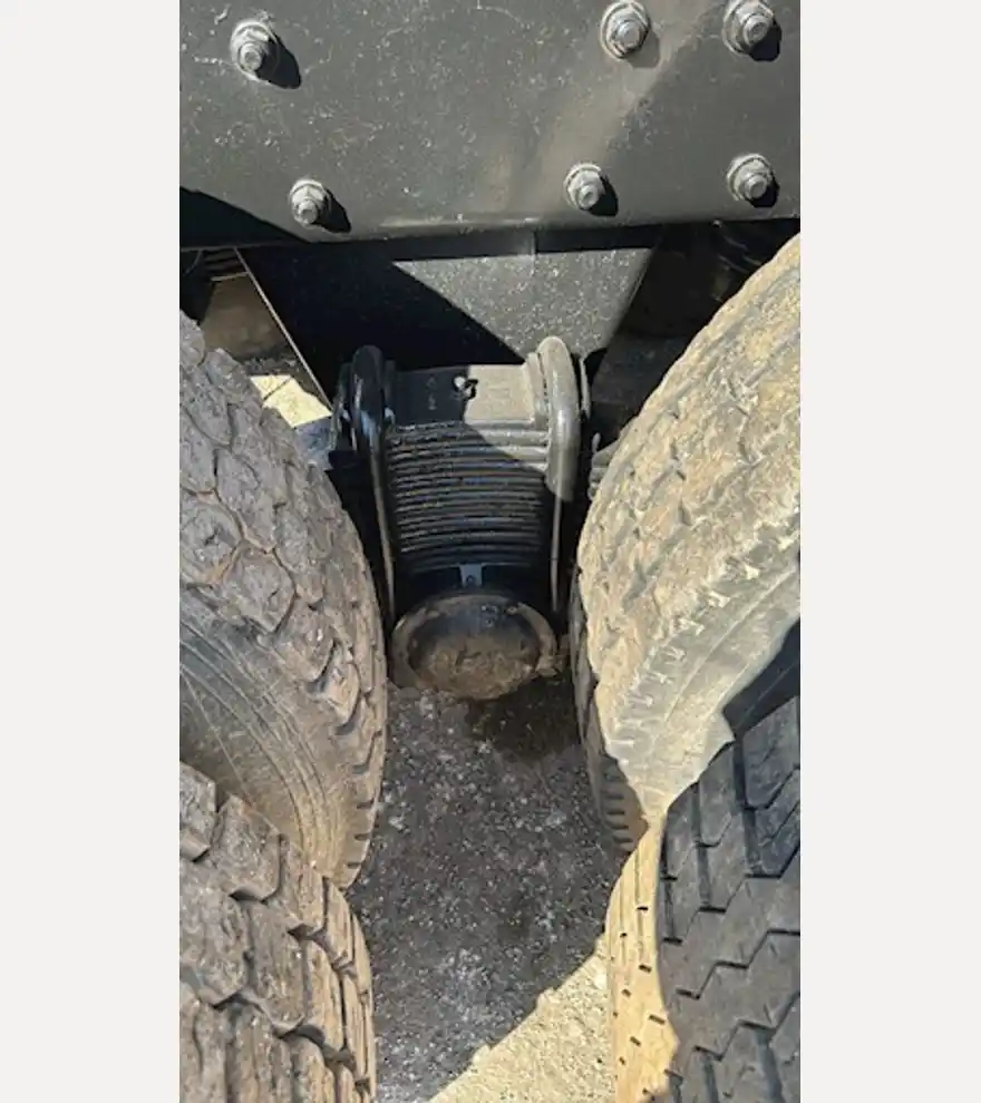 2001 Mack RD688 Dump Truck Tandem Axle - Mack Dump Trucks - mack-dump-trucks-rd688-dump-truck-tandem-axle-3cbba2d2-7.jpeg