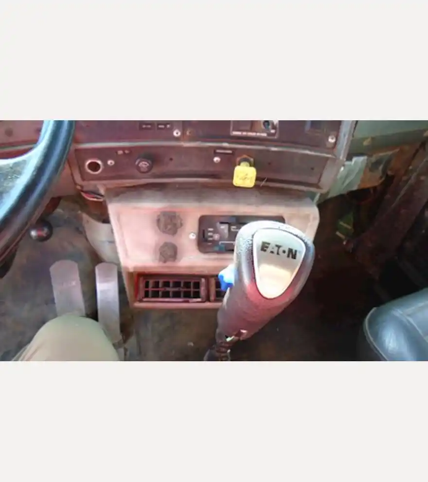 1993 Mack RD690S Tri-Axle Dump Truck - Mack Dump Trucks - mack-dump-trucks-rd690s-tri-axle-dump-truck-30c8208e-16.JPG