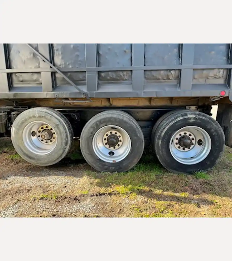 1993 Mack RD690S Tri-Axle Dump Truck - Mack Dump Trucks - mack-dump-trucks-rd690s-tri-axle-dump-truck-30c8208e-3.JPG
