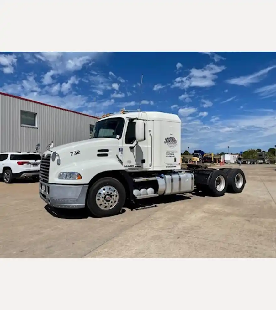 2016 Mack Pinnacle CXU613 - Mack Freight Trucks - mack-freight-trucks-pinnacle-cxu613-a1827f76-1.jpg