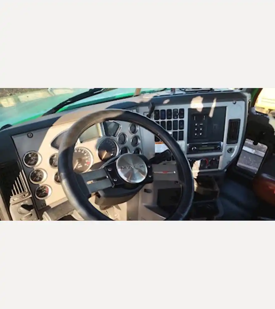 2015 Mack CHU613 Pinnacle Road Tractor - Mack Other Trucks & Trailers - mack-other-trucks-trailers-chu613-pinnacle-road-tractor-90ca261c-3.jpg