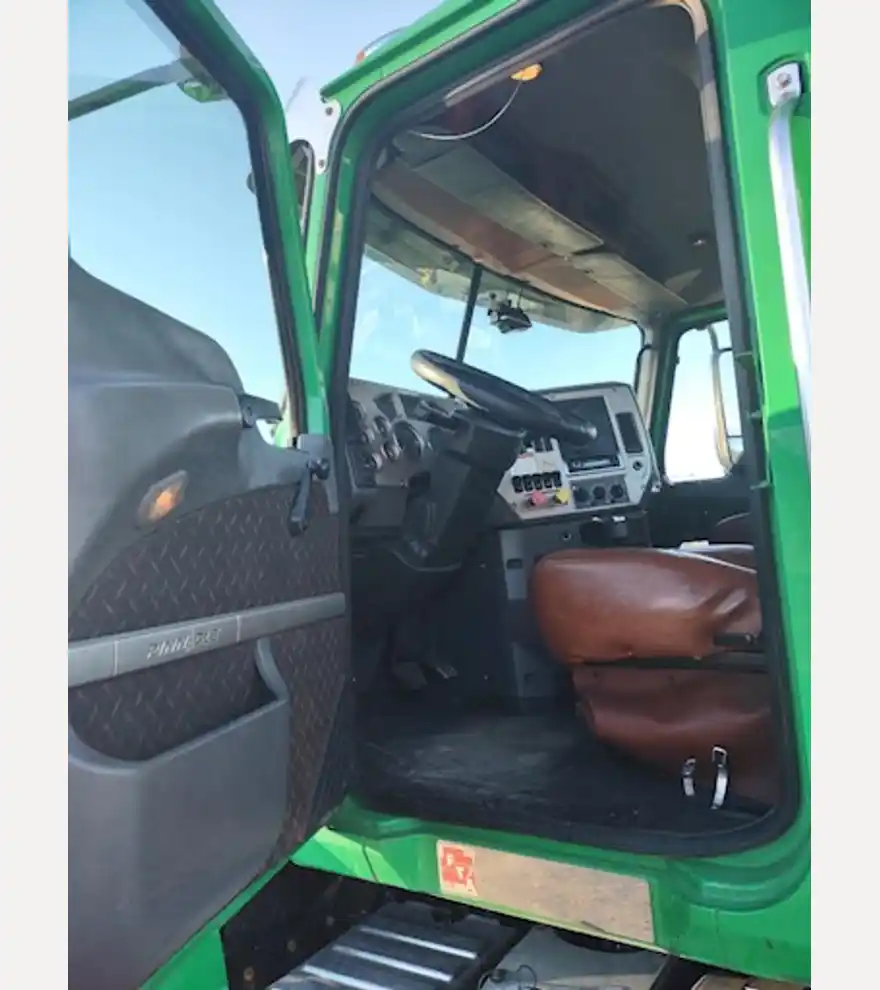 2015 Mack CHU613 Pinnacle Road Tractor - Mack Other Trucks & Trailers - mack-other-trucks-trailers-chu613-pinnacle-road-tractor-90ca261c-6.jpg