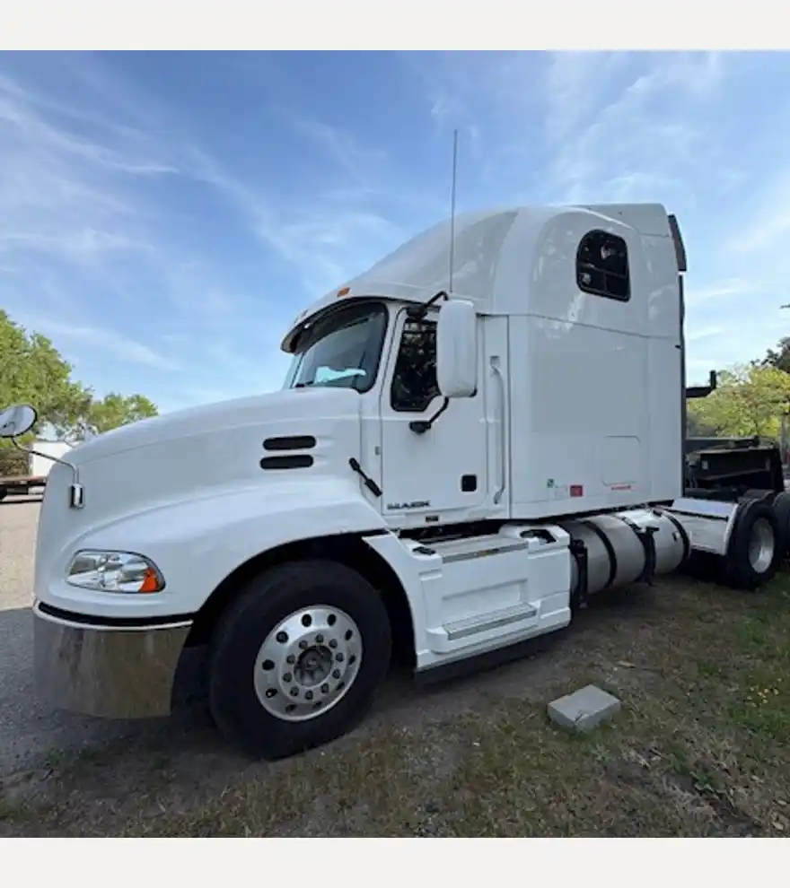2016 Mack CXU613 Pinnacle Sleeper Road Tractor Truck - Mack Other Trucks & Trailers - mack-other-trucks-trailers-cxu613-pinnacle-sleeper-road-tractor-truck-9c88ae0e-1.jpg