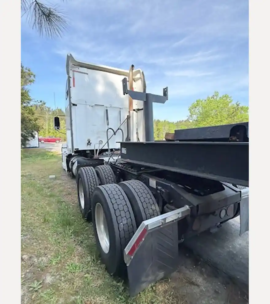 2016 Mack CXU613 Pinnacle Sleeper Road Tractor Truck - Mack Other Trucks & Trailers - mack-other-trucks-trailers-cxu613-pinnacle-sleeper-road-tractor-truck-9c88ae0e-2.jpg