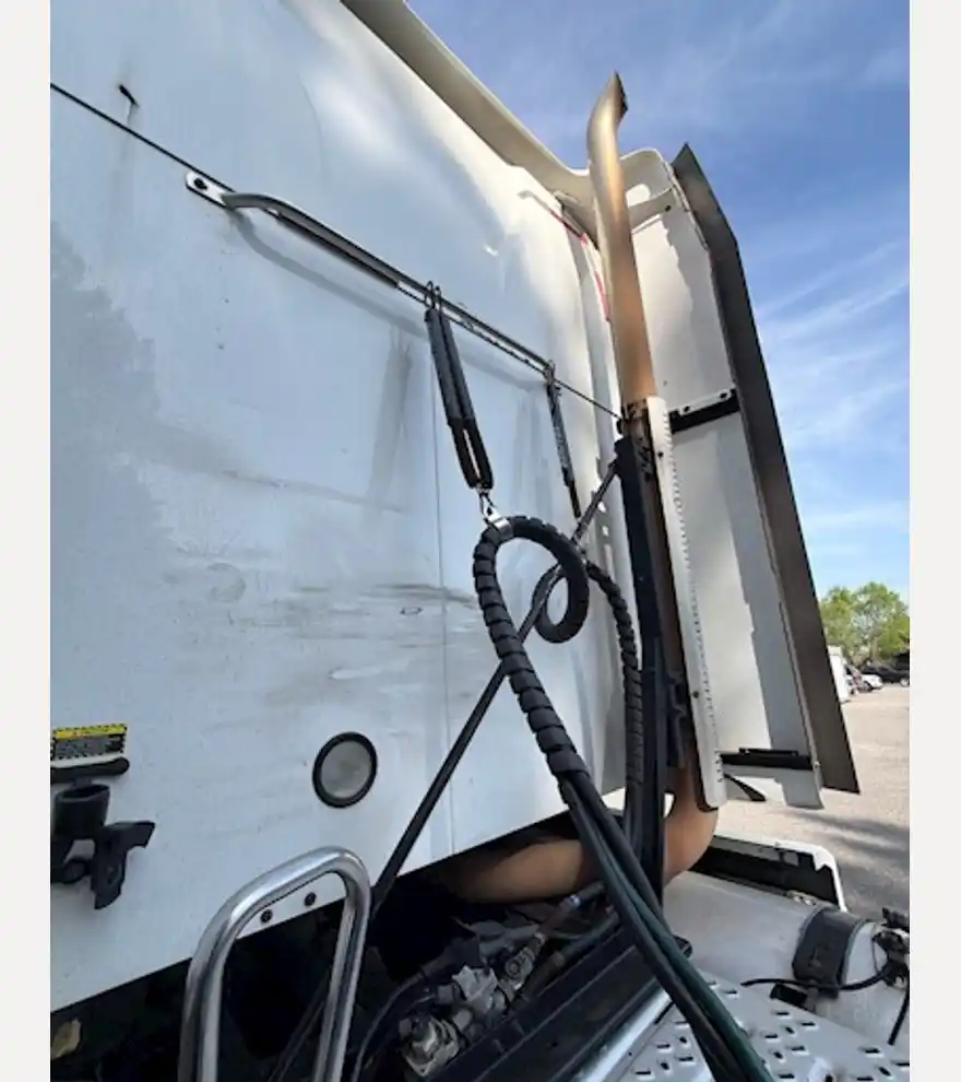 2016 Mack CXU613 Pinnacle Sleeper Road Tractor Truck - Mack Other Trucks & Trailers - mack-other-trucks-trailers-cxu613-pinnacle-sleeper-road-tractor-truck-9c88ae0e-3.jpg