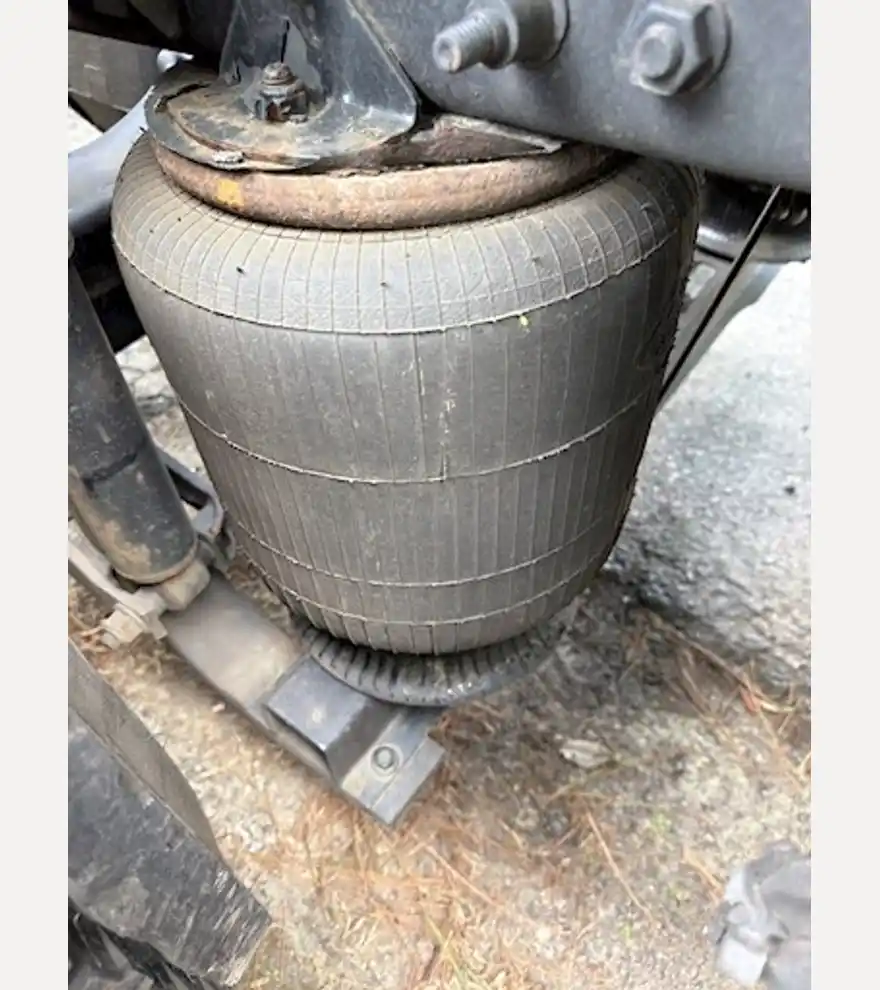 2016 Mack CXU613 Pinnacle Sleeper Road Tractor Truck - Mack Other Trucks & Trailers - mack-other-trucks-trailers-cxu613-pinnacle-sleeper-road-tractor-truck-9c88ae0e-5.jpg