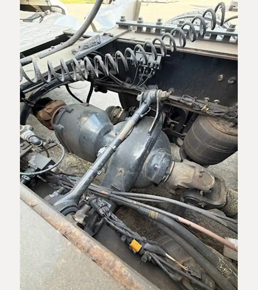 2016 Mack CXU613 Pinnacle Sleeper Road Tractor Truck - Mack Other Trucks & Trailers - mack-other-trucks-trailers-cxu613-pinnacle-sleeper-road-tractor-truck-9c88ae0e-6.jpg