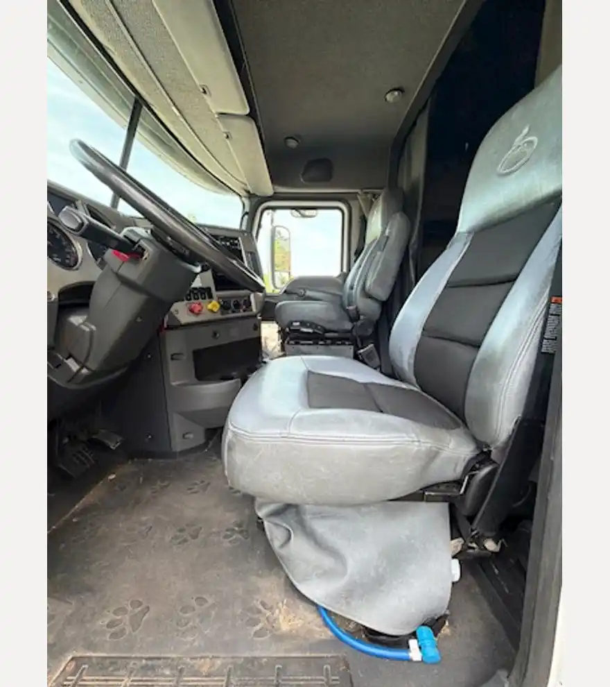 2016 Mack CXU613 Pinnacle Sleeper Road Tractor Truck - Mack Other Trucks & Trailers - mack-other-trucks-trailers-cxu613-pinnacle-sleeper-road-tractor-truck-9c88ae0e-8.jpg