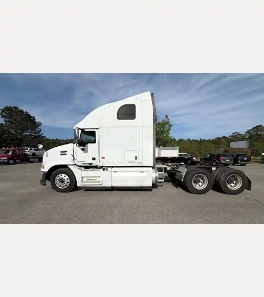 2016 Mack CXU613 Pinnacle Sleeper Road Tractor Truck (Stk# 3440) - Mack Other Trucks & Trailers - mack-other-trucks-trailers-cxu613-pinnacle-sleeper-road-tractor-truck-stk-3440-3c95c914-1.jpg