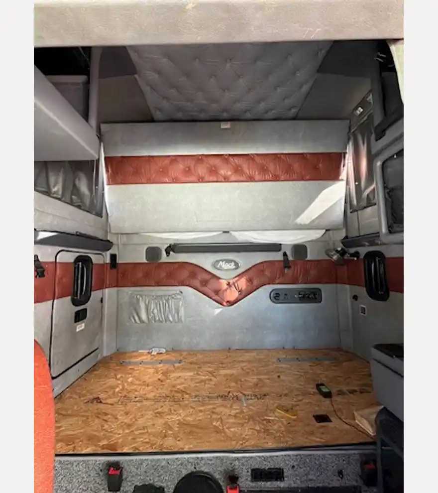 2016 Mack CXU613 Pinnacle Sleeper Road Tractor Truck (Stk# 3440) - Mack Other Trucks & Trailers - mack-other-trucks-trailers-cxu613-pinnacle-sleeper-road-tractor-truck-stk-3440-3c95c914-10.jpg