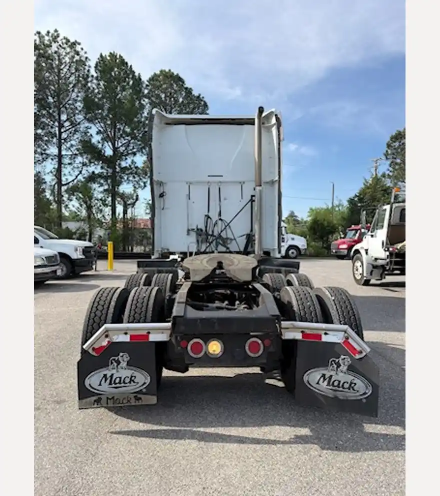 2016 Mack CXU613 Pinnacle Sleeper Road Tractor Truck (Stk# 3440) - Mack Other Trucks & Trailers - mack-other-trucks-trailers-cxu613-pinnacle-sleeper-road-tractor-truck-stk-3440-3c95c914-2.jpg