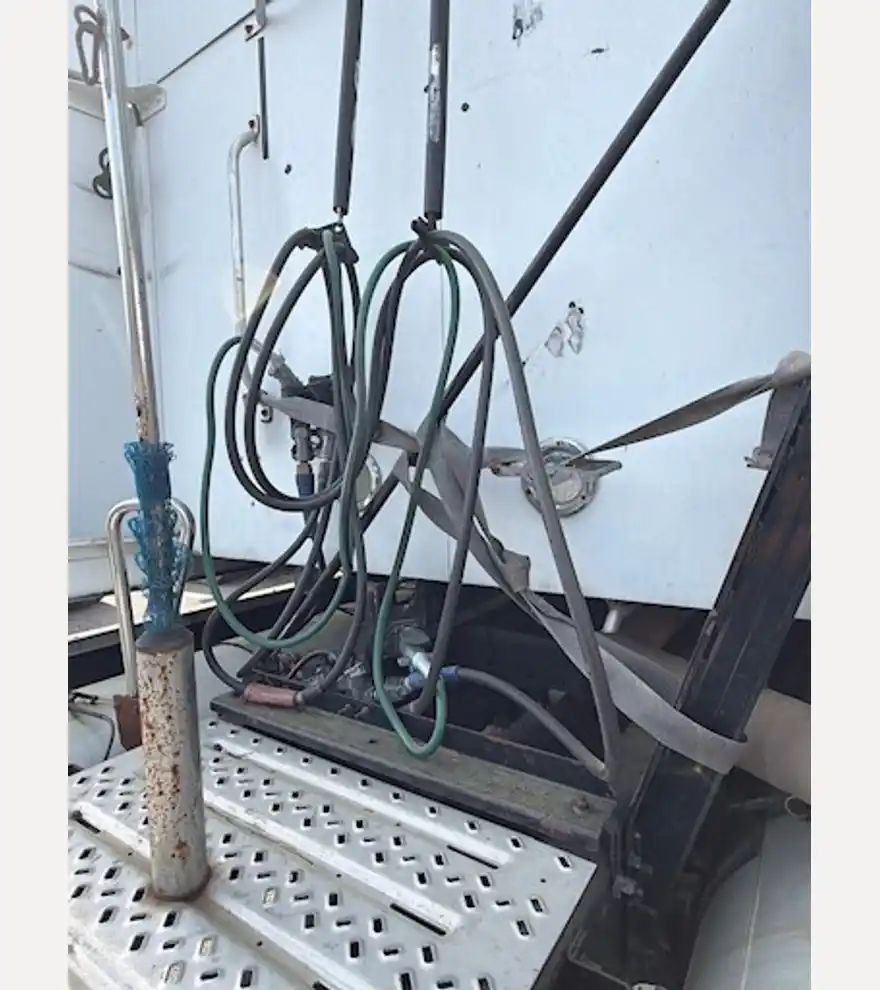 2016 Mack CXU613 Pinnacle Sleeper Road Tractor Truck (Stk# 3440) - Mack Other Trucks & Trailers - mack-other-trucks-trailers-cxu613-pinnacle-sleeper-road-tractor-truck-stk-3440-3c95c914-4.jpg