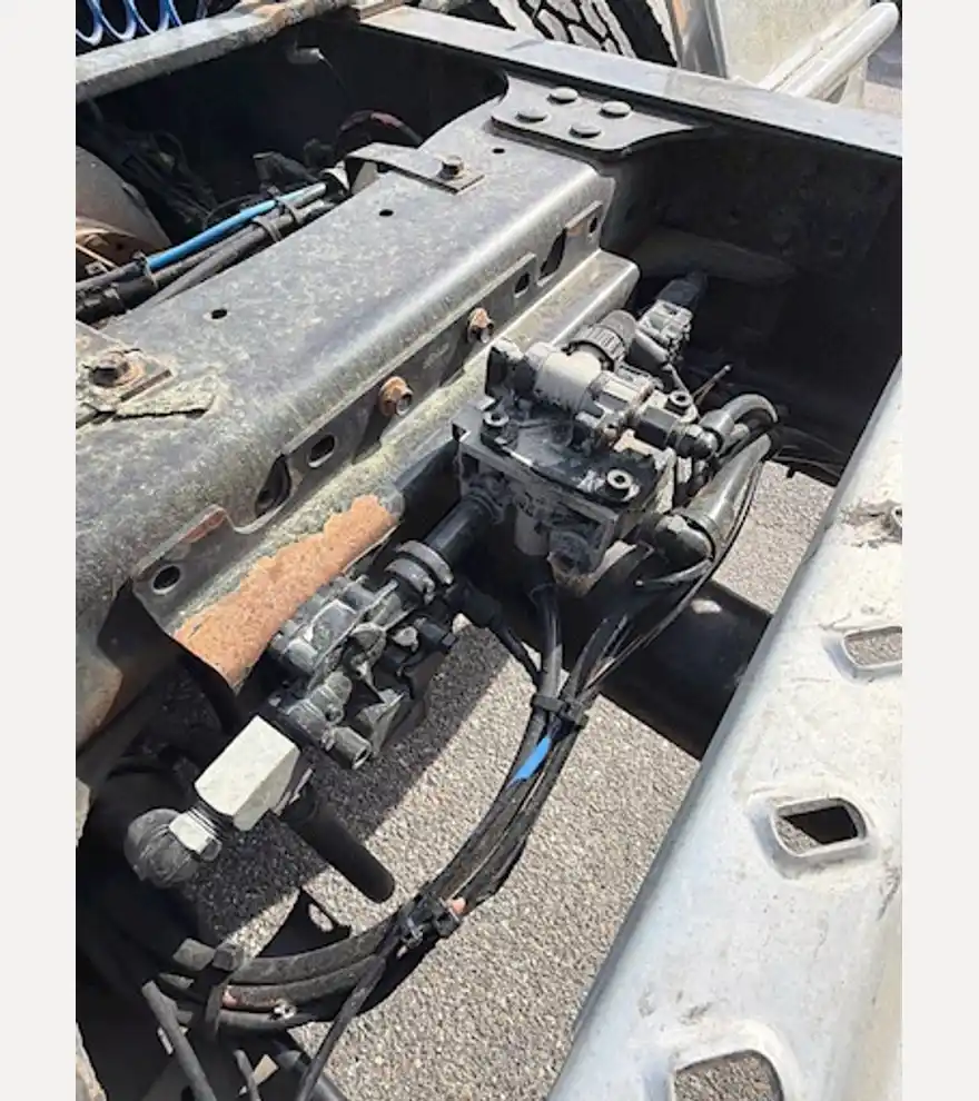 2016 Mack CXU613 Pinnacle Sleeper Road Tractor Truck (Stk# 3440) - Mack Other Trucks & Trailers - mack-other-trucks-trailers-cxu613-pinnacle-sleeper-road-tractor-truck-stk-3440-3c95c914-5.jpg