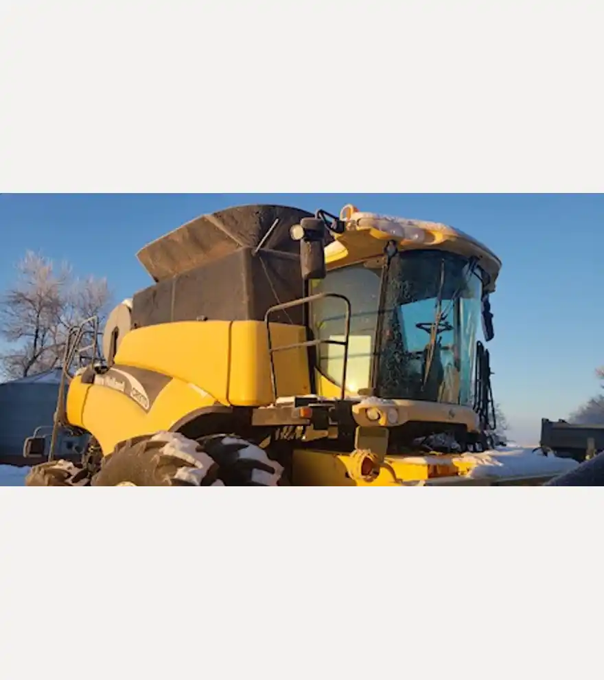 2003 New Holland CR970A - New Holland Harvesters - new-holland-harvesters-cr970a-fe670a36-1.jpg