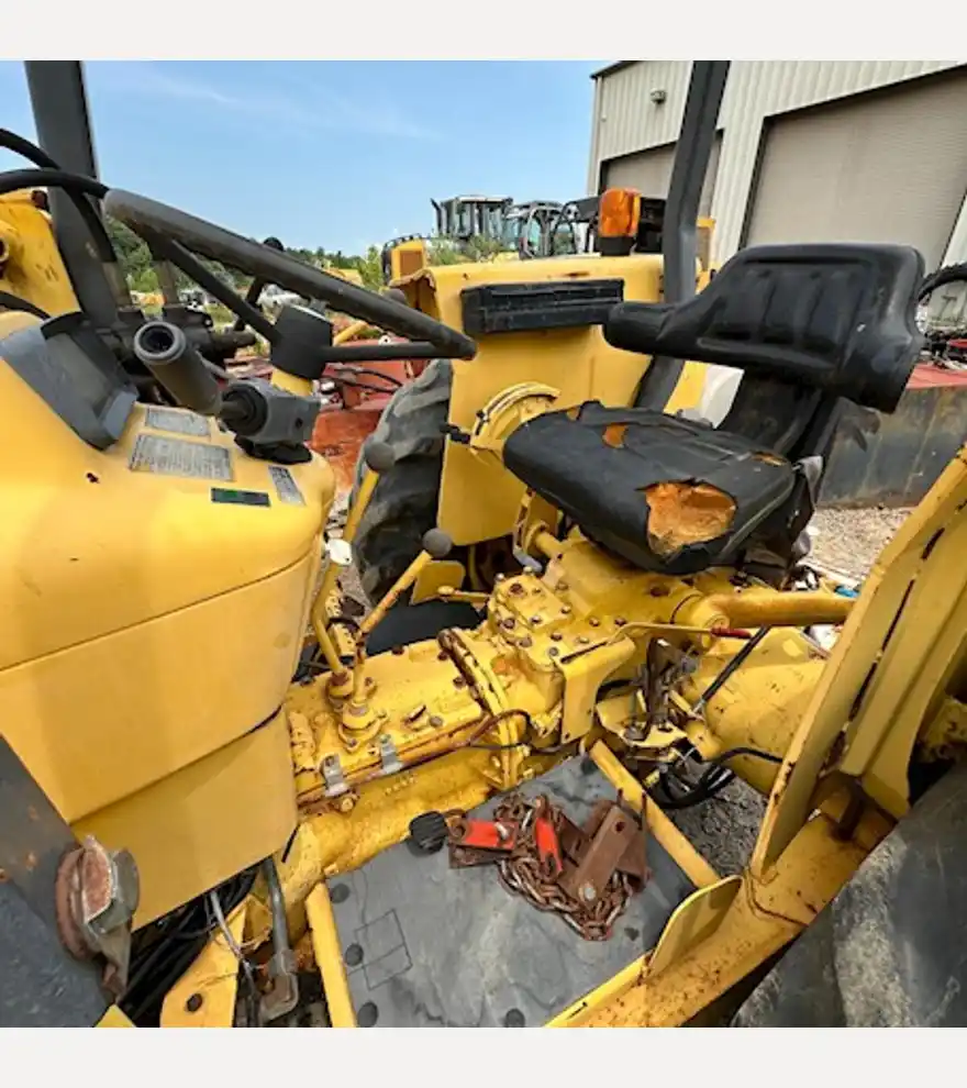  New Holland 545 D Tractor (4x4) - New Holland Tractors - new-holland-tractors-545-d-tractor-4x4-79ec39f9-4.jpg