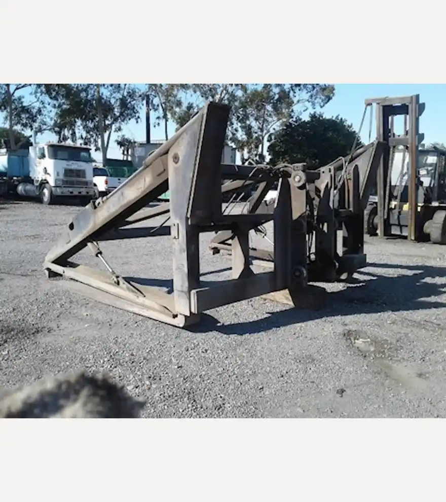 2000 Other PIPE CLAMP - Other Attachments - other-attachments-pipe-clamp-6edbeeba-2.jpg