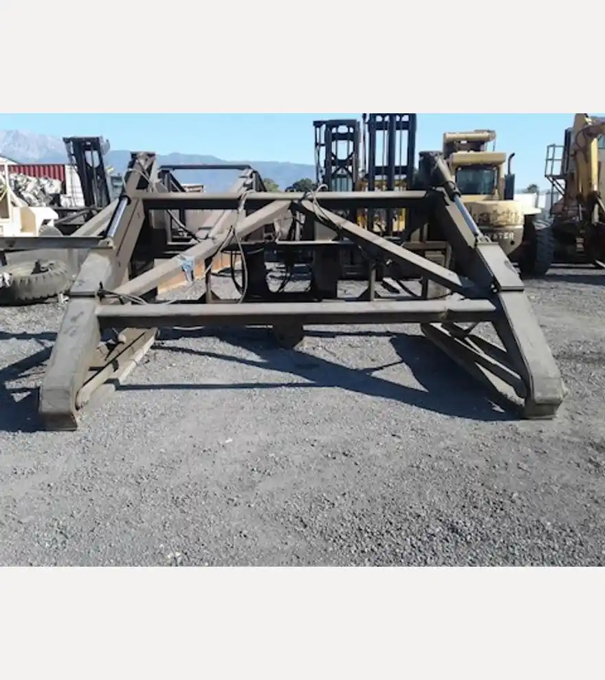 2000 Other PIPE CLAMP - Other Attachments - other-attachments-pipe-clamp-6edbeeba-4.jpg