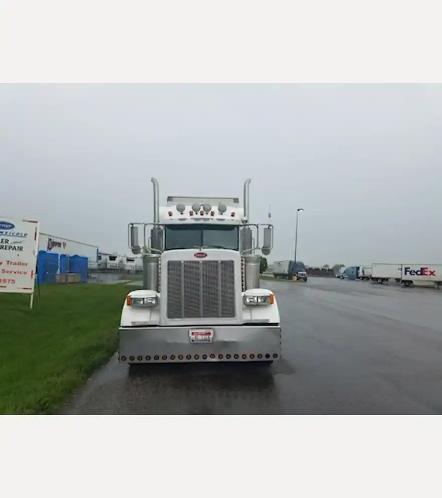 2006 Peterbilt 379 XL - Peterbilt Freight Trucks - peterbilt-freight-trucks-379-xl-25114414-1.jpeg