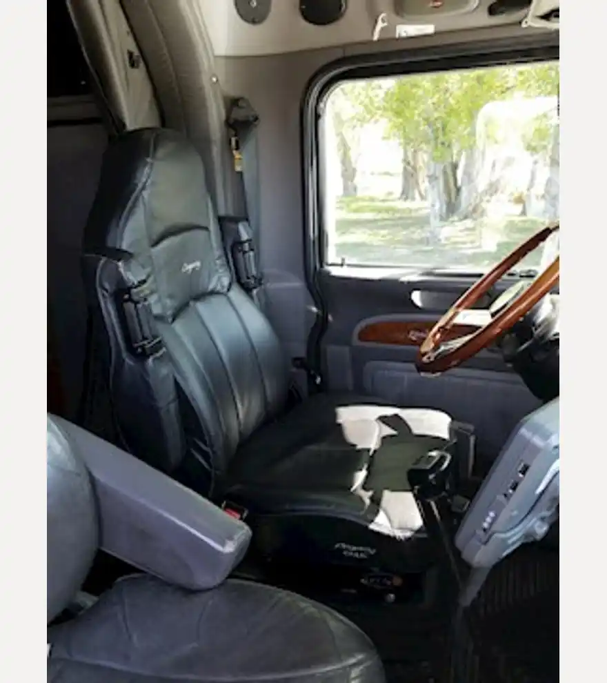 2006 Peterbilt 379 XL - Peterbilt Freight Trucks - peterbilt-freight-trucks-379-xl-25114414-5.jpeg