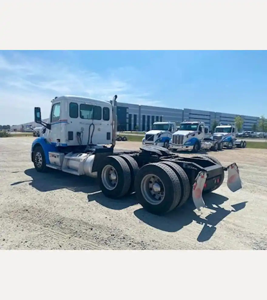 2016 Peterbilt 579 Road Tractor - Peterbilt Other Trucks & Trailers - peterbilt-other-trucks-trailers-579-road-tractor-92456047-2.jpeg