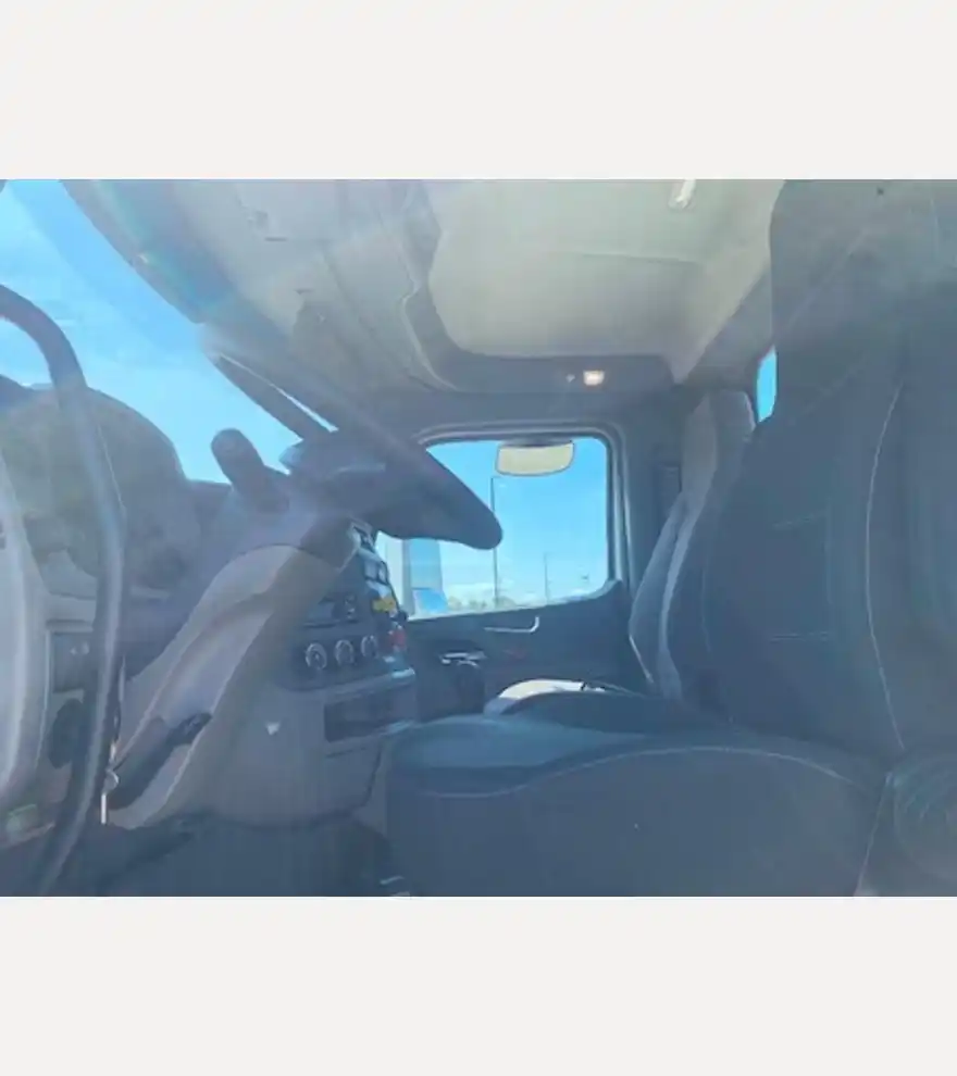 2016 Peterbilt 579 Road Tractor - Peterbilt Other Trucks & Trailers - peterbilt-other-trucks-trailers-579-road-tractor-92456047-3.jpeg
