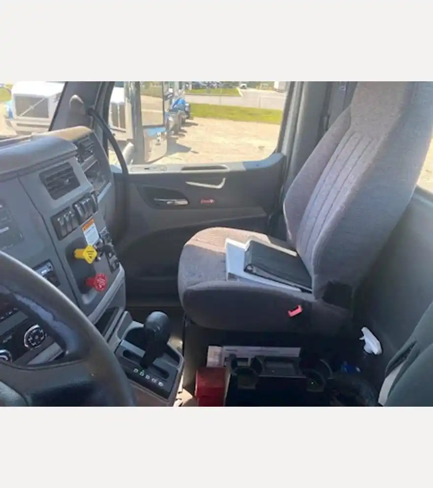 2016 Peterbilt 579 Road Tractor - Peterbilt Other Trucks & Trailers - peterbilt-other-trucks-trailers-579-road-tractor-92456047-5.jpeg