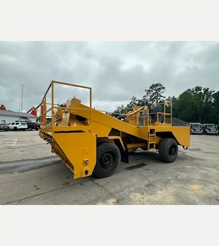 2003 Rosco SPRH Chip Spreader - Rosco Asphalt & Conrete - rosco-asphalt-conrete-sprh-chip-spreader-d4cd067d-1.JPEG