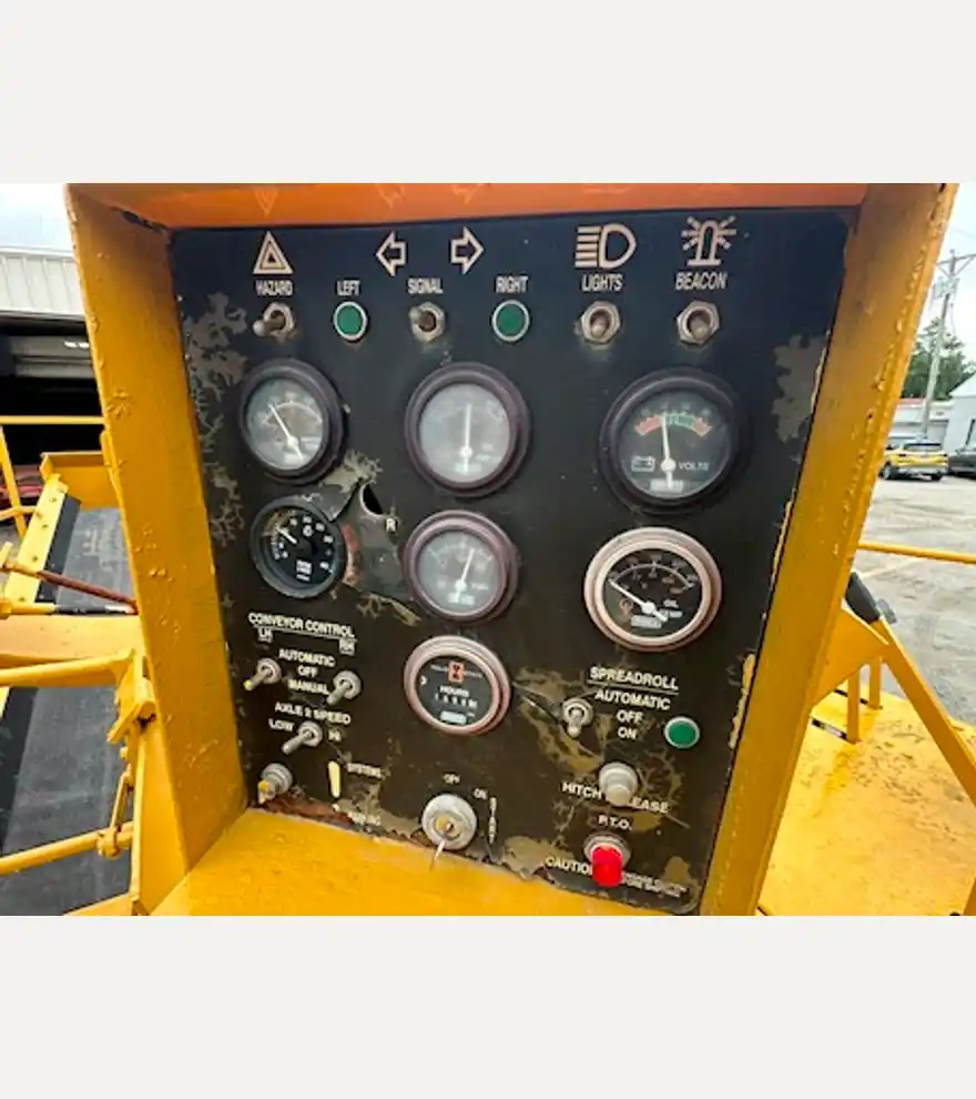 2003 Rosco SPRH Chip Spreader - Rosco Asphalt & Conrete - rosco-asphalt-conrete-sprh-chip-spreader-d4cd067d-10.JPEG