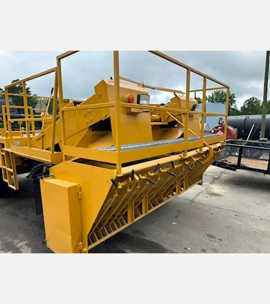 2003 Rosco SPRH Chip Spreader - Rosco Asphalt & Conrete - rosco-asphalt-conrete-sprh-chip-spreader-d4cd067d-3.JPEG