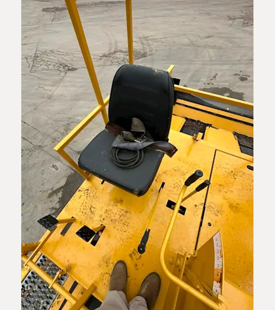 2003 Rosco SPRH Chip Spreader - Rosco Asphalt & Conrete - rosco-asphalt-conrete-sprh-chip-spreader-d4cd067d-8.JPEG