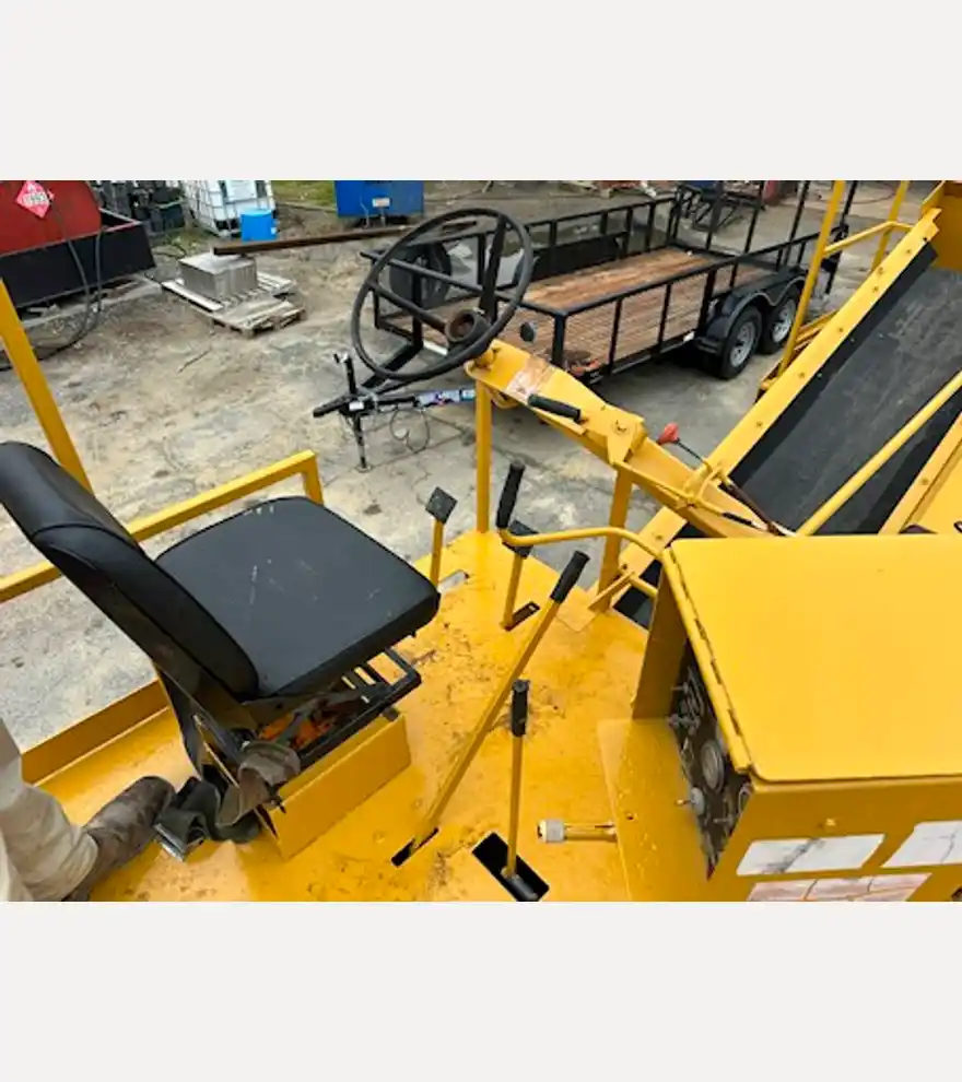2003 Rosco SPRH Chip Spreader - Rosco Asphalt & Conrete - rosco-asphalt-conrete-sprh-chip-spreader-d4cd067d-9.JPEG