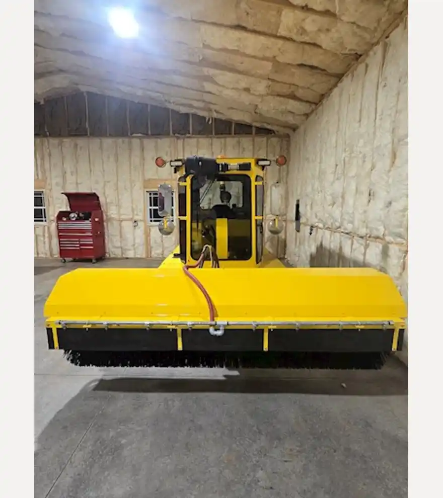 2019 Superior SM74C Broom Truck - Superior Other Trucks & Trailers - superior-other-trucks-trailers-sm74c-broom-truck-66f787e3-3.jpg