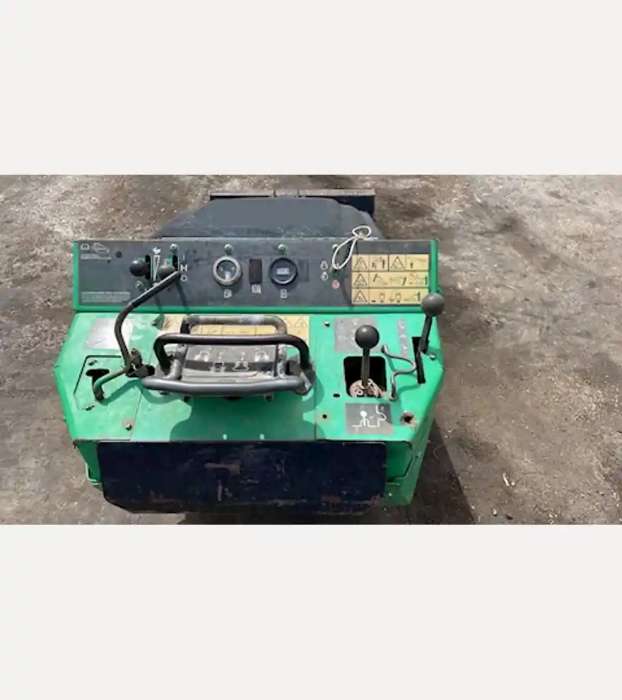 2015 Toro 22131G Walk Behind Track Loader - Toro Skid Steers - toro-skid-steers-22131g-walk-behind-track-loader-6ce33772-5.jpg