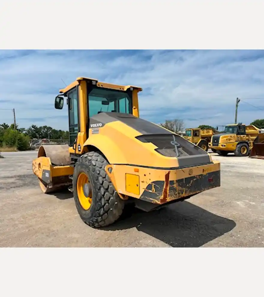 2016 Volvo SD115B Smooth Drum Roller Compactor - Volvo Compactors - volvo-compactors-sd115b-smooth-drum-roller-compactor-9f629a26-10.jpg