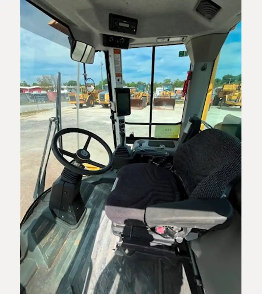 2016 Volvo SD115B Smooth Drum Roller Compactor - Volvo Compactors - volvo-compactors-sd115b-smooth-drum-roller-compactor-9f629a26-6.jpg