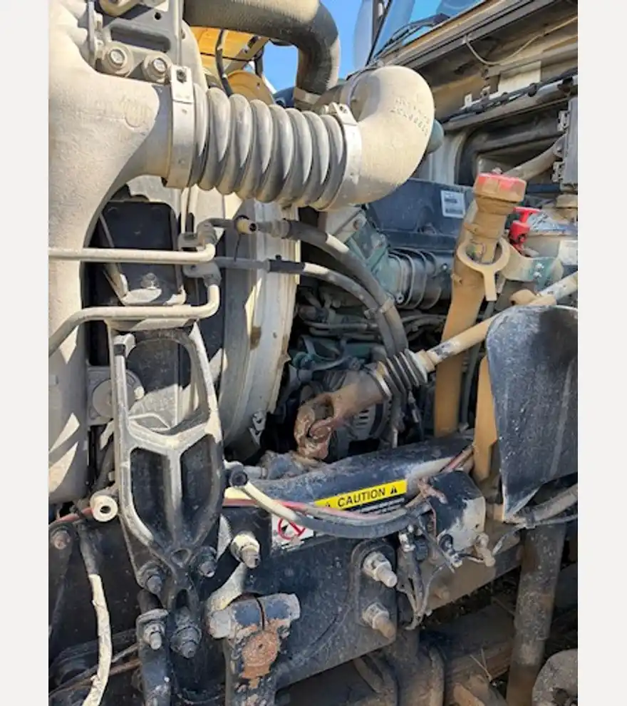 2014 Volvo VHD Quad Axle Dump Truck (Stk# 3424) - Volvo Dump Trucks - volvo-dump-trucks-vhd-quad-axle-dump-truck-stk-3424-48e9a354-10.jpg