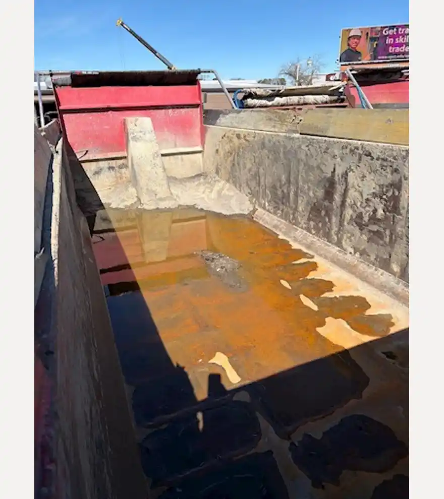 2014 Volvo VHD Quad Axle Dump Truck (Stk# 3424) - Volvo Dump Trucks - volvo-dump-trucks-vhd-quad-axle-dump-truck-stk-3424-48e9a354-3.jpg