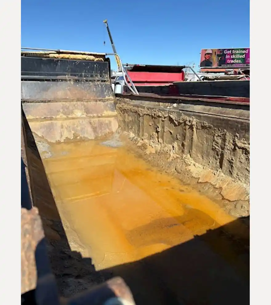 2016 Volvo VHD Tri Axle Dump Truck (Stk# 3425) - Volvo Dump Trucks - volvo-dump-trucks-vhd-tri-axle-dump-truck-stk-3425-afc87f65-3.jpg