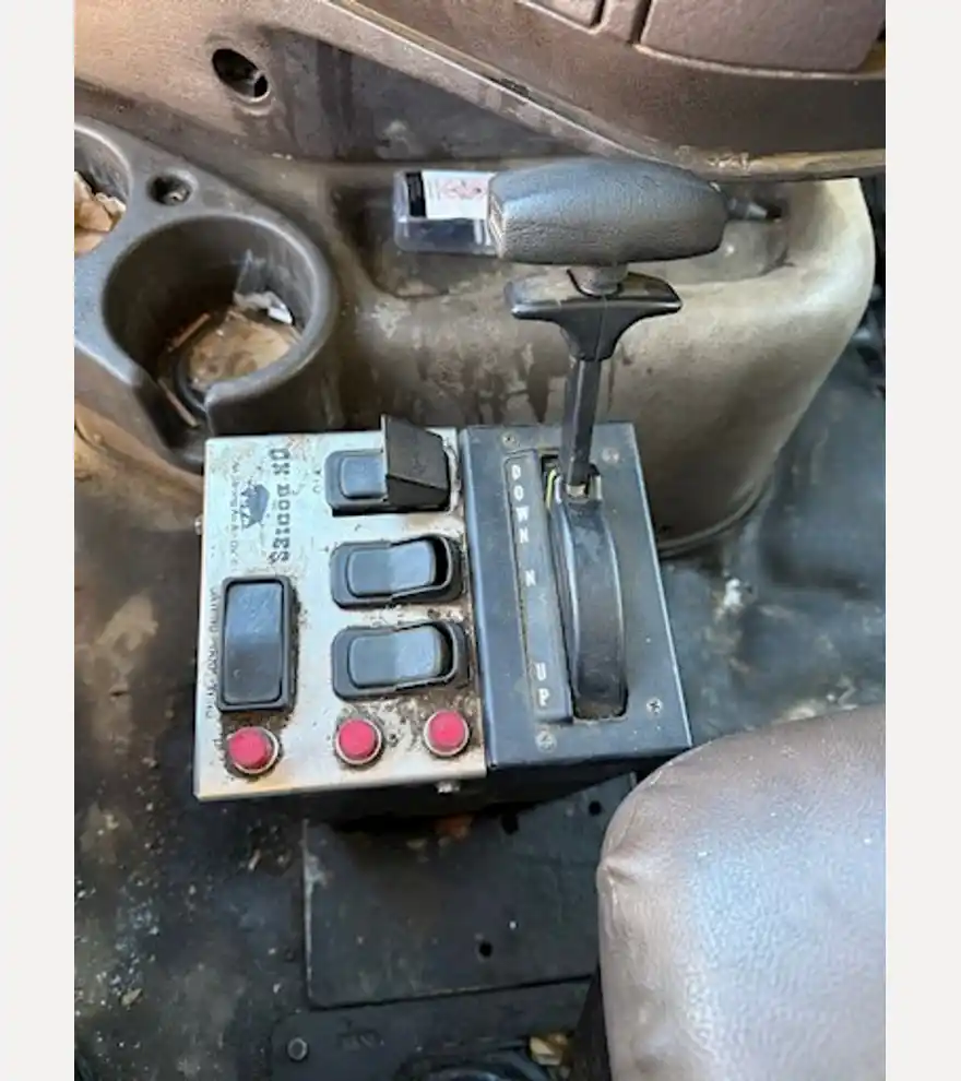 2016 Volvo VHD Tri Axle Dump Truck (Stk# 3426) - Volvo Dump Trucks - volvo-dump-trucks-vhd-tri-axle-dump-truck-stk-3426-34f10c09-10.jpg