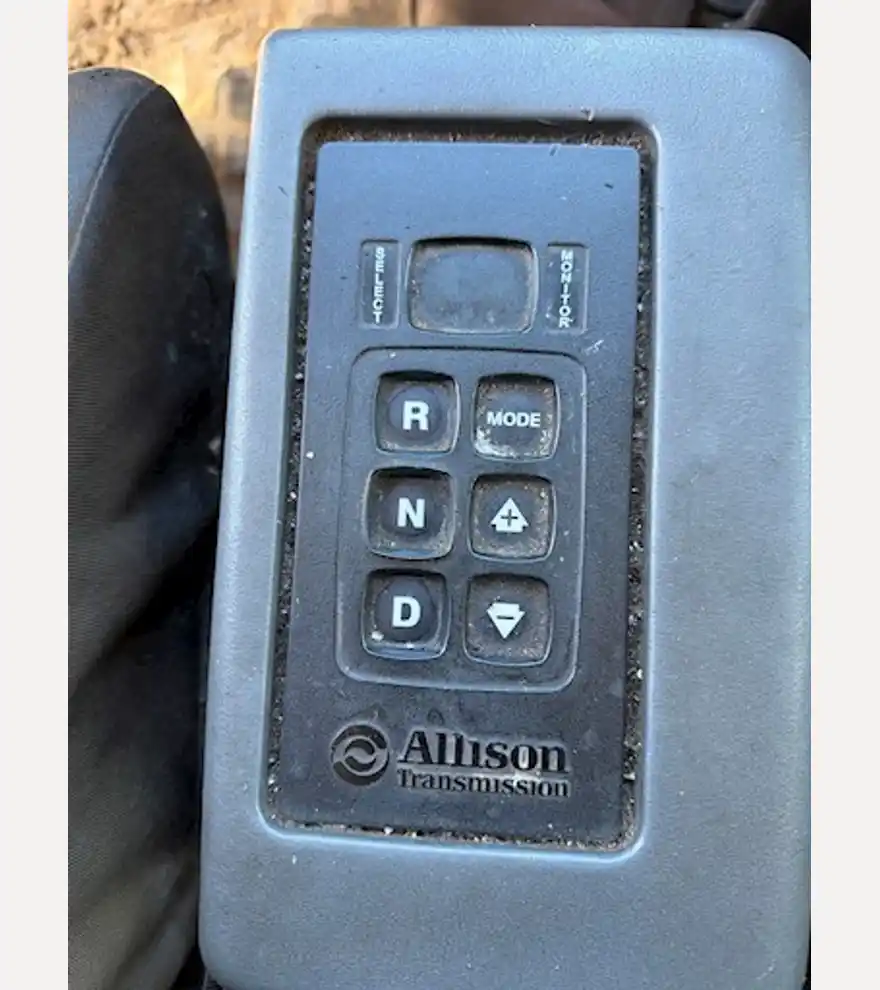 2016 Volvo VHD Tri Axle Dump Truck (Stk# 3426) - Volvo Dump Trucks - volvo-dump-trucks-vhd-tri-axle-dump-truck-stk-3426-34f10c09-11.jpg