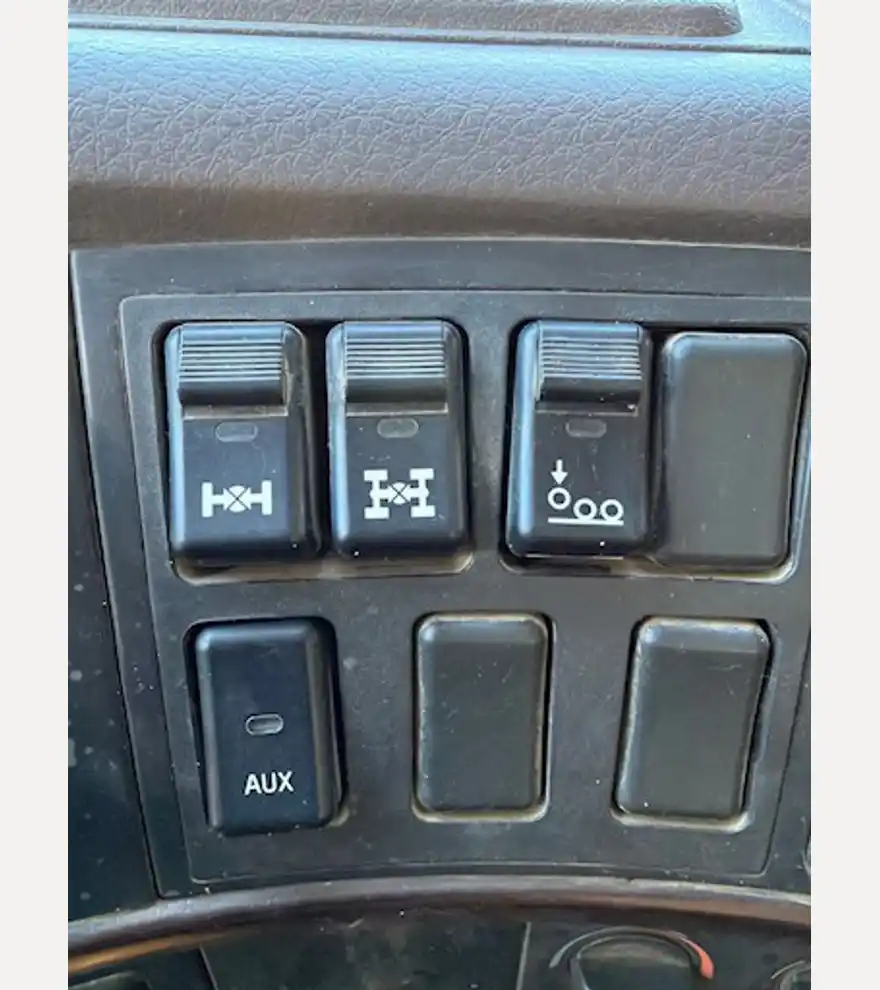 2016 Volvo VHD Tri Axle Dump Truck (Stk# 3426) - Volvo Dump Trucks - volvo-dump-trucks-vhd-tri-axle-dump-truck-stk-3426-34f10c09-12.jpg