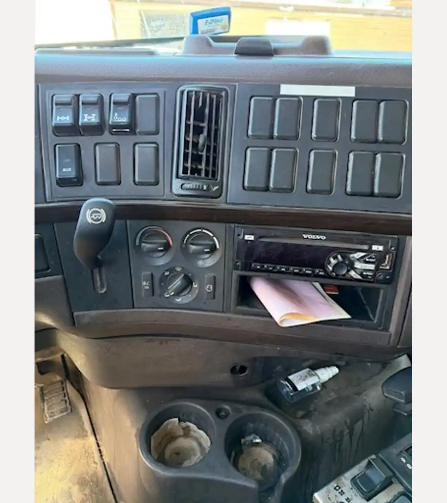 2016 Volvo VHD Tri Axle Dump Truck (Stk# 3426) - Volvo Dump Trucks - volvo-dump-trucks-vhd-tri-axle-dump-truck-stk-3426-4e4f5f14-10.jpg