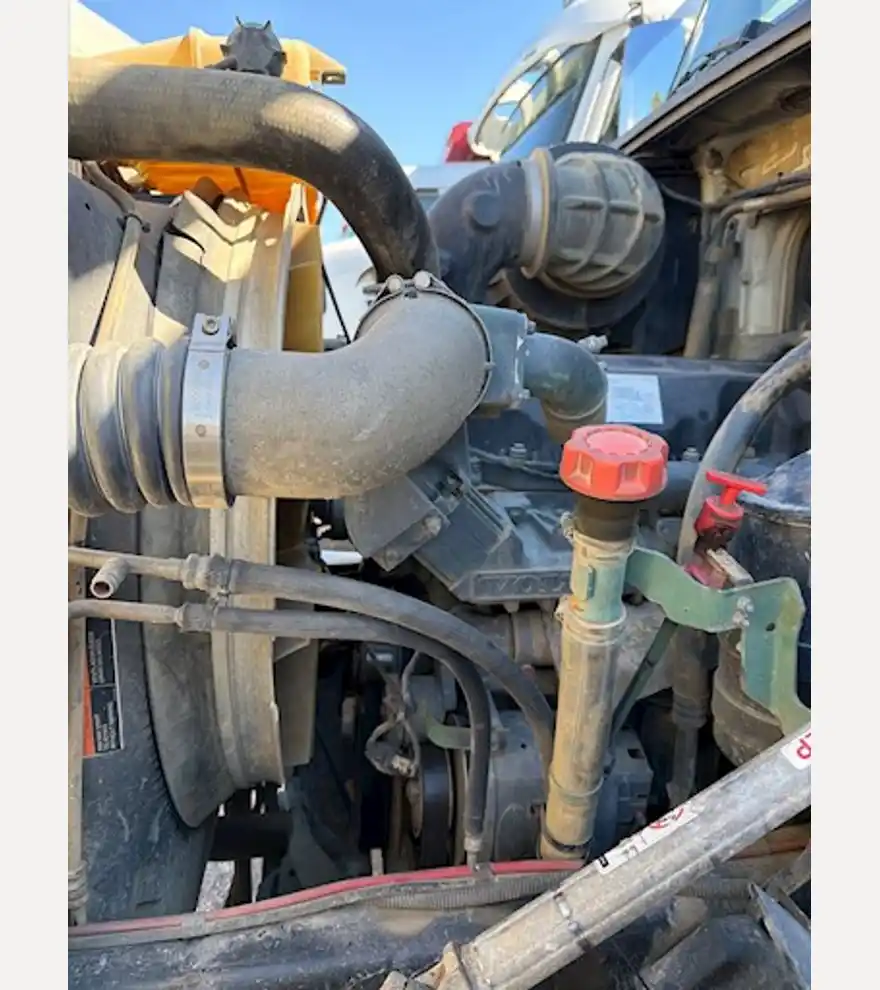 2016 Volvo VHD Tri Axle Dump Truck (Stk# 3426) - Volvo Dump Trucks - volvo-dump-trucks-vhd-tri-axle-dump-truck-stk-3426-4e4f5f14-14.jpg