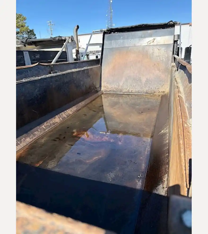 2016 Volvo VHD Tri Axle Dump Truck (Stk# 3426) - Volvo Dump Trucks - volvo-dump-trucks-vhd-tri-axle-dump-truck-stk-3426-4e4f5f14-7.jpg