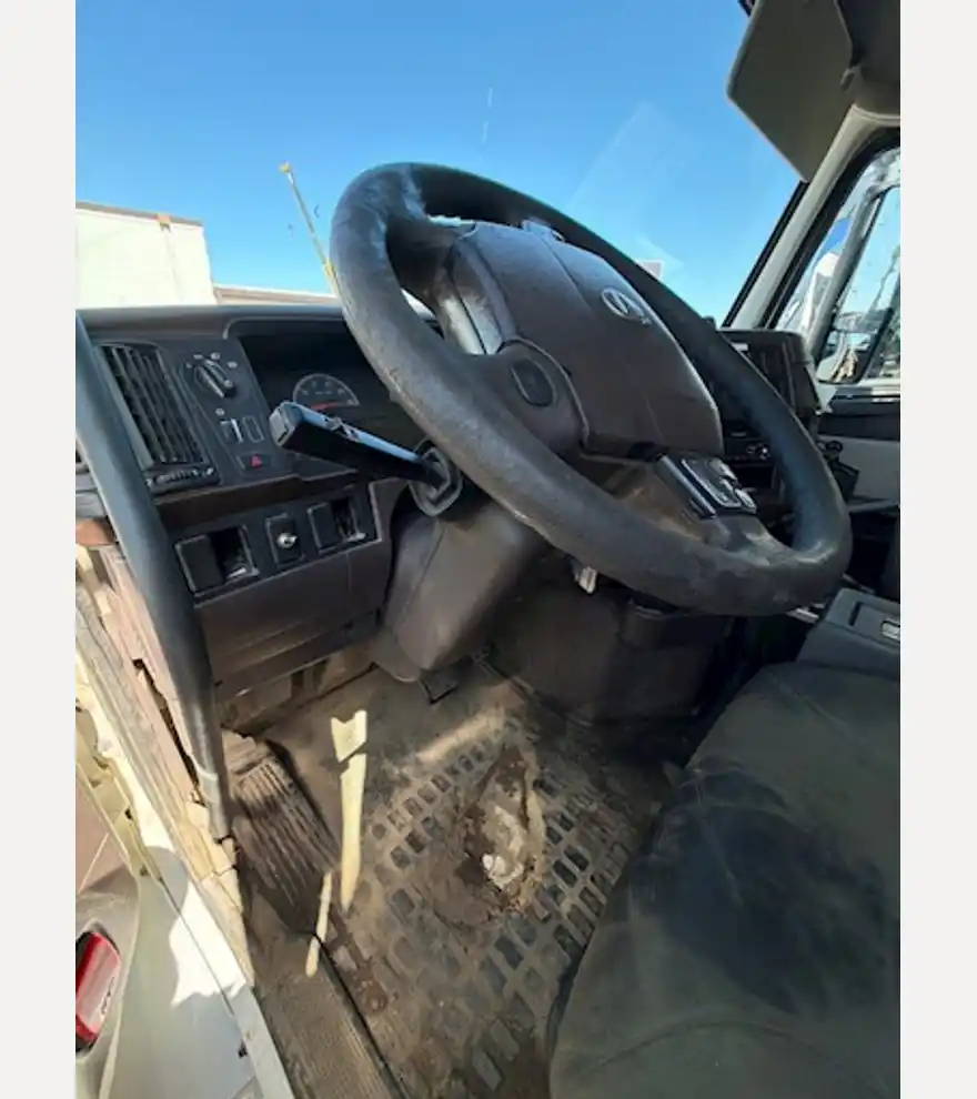 2016 Volvo VHD Tri Axle Dump Truck (Stk# 3426) - Volvo Dump Trucks - volvo-dump-trucks-vhd-tri-axle-dump-truck-stk-3426-4e4f5f14-8.jpg