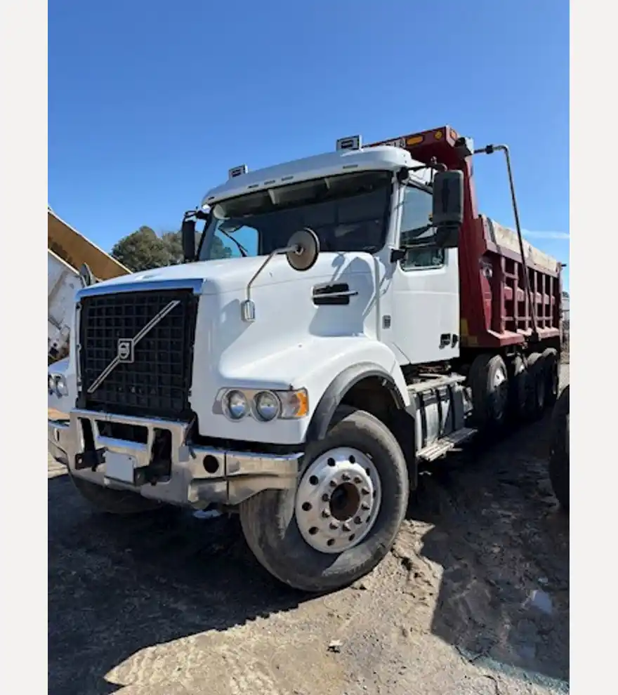 2017 Volvo VHD84F Quad Axle Dump Truck (Stk# 3422) - Volvo Dump Trucks - volvo-dump-trucks-vhd84f-quad-axle-dump-truck-stk-3422-919c4d8d-1.jpg
