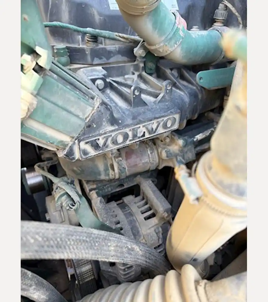 2017 Volvo VHD84F Quad Axle Dump Truck (Stk# 3422) - Volvo Dump Trucks - volvo-dump-trucks-vhd84f-quad-axle-dump-truck-stk-3422-919c4d8d-10.jpg