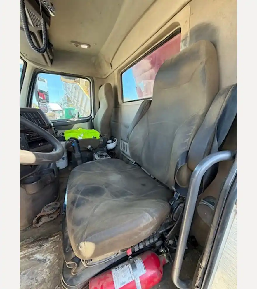 2017 Volvo VHD84F Quad Axle Dump Truck (Stk# 3422) - Volvo Dump Trucks - volvo-dump-trucks-vhd84f-quad-axle-dump-truck-stk-3422-919c4d8d-7.jpg