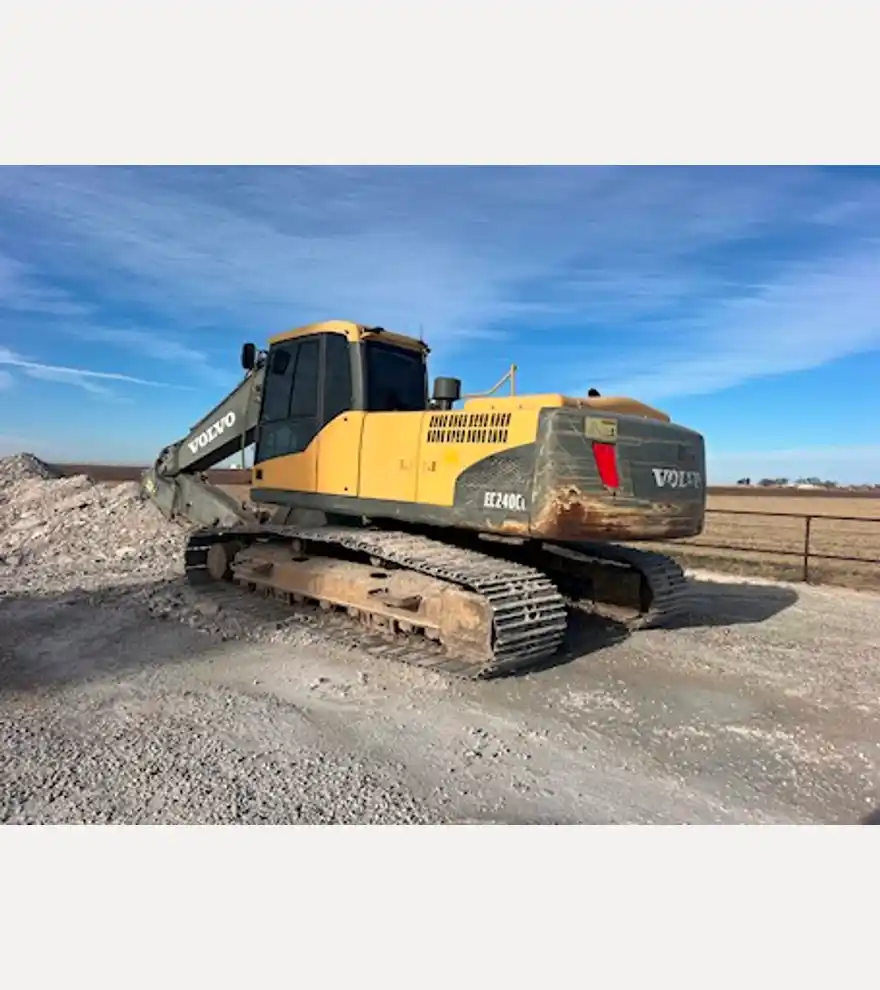 2010 Volvo EC240CL - Volvo Excavators - volvo-excavators-ec240cl-397cb29a-2.jpeg